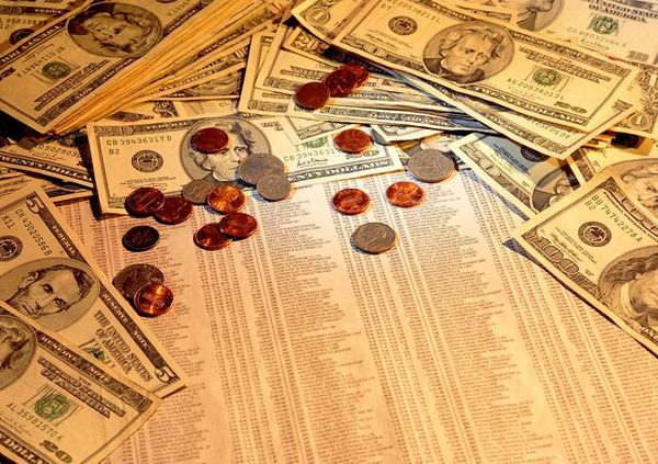 外汇市场波动加大 人民币汇率止跌趋稳