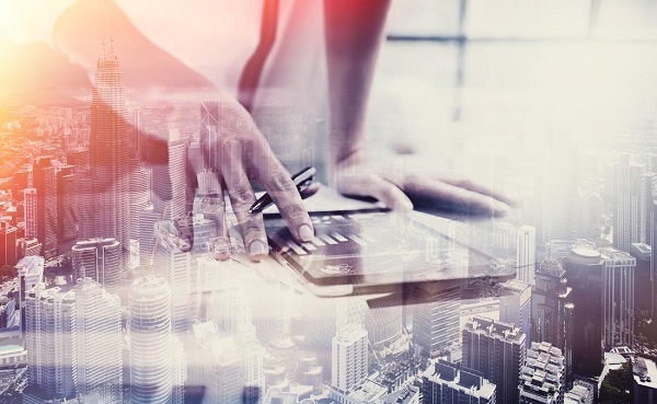 特朗普不确定经济政策助选效果，批评美联储误判市场