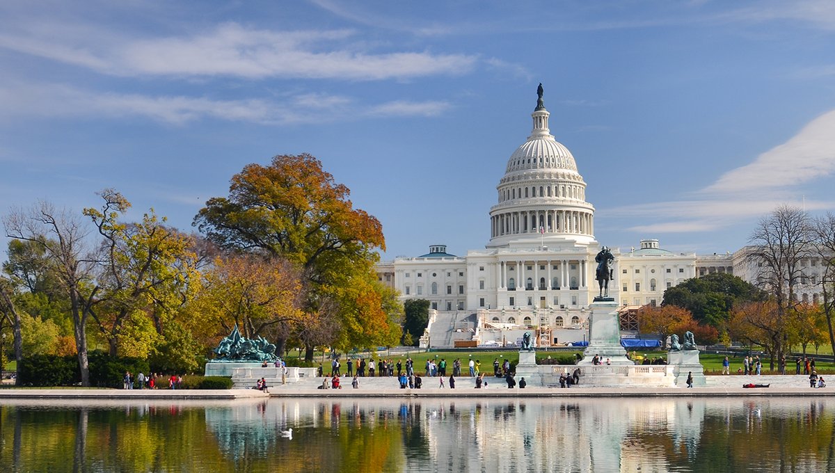 华尔街屏息以待中期选举结果